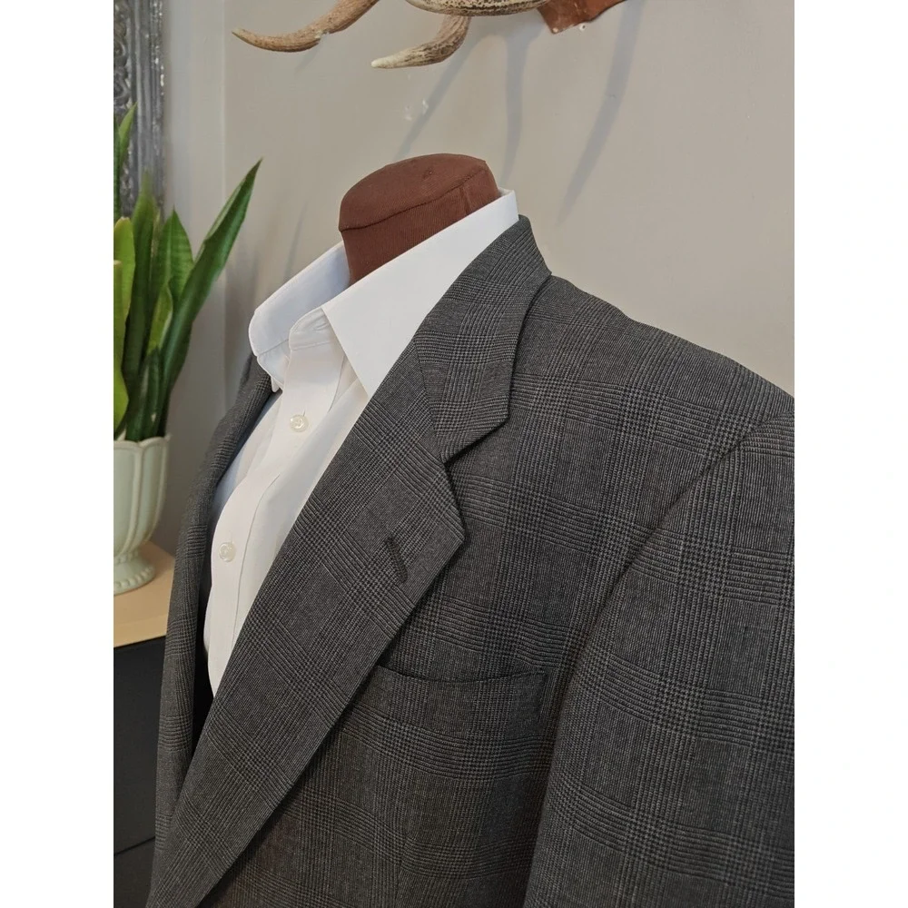 Hart Schaffner Marx Mens Wool Sports Coat 41R Gray Plaid Made in USA 2 Button